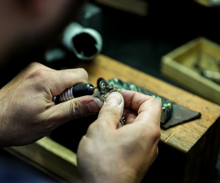 Schmuckreinigung per Ultraschall